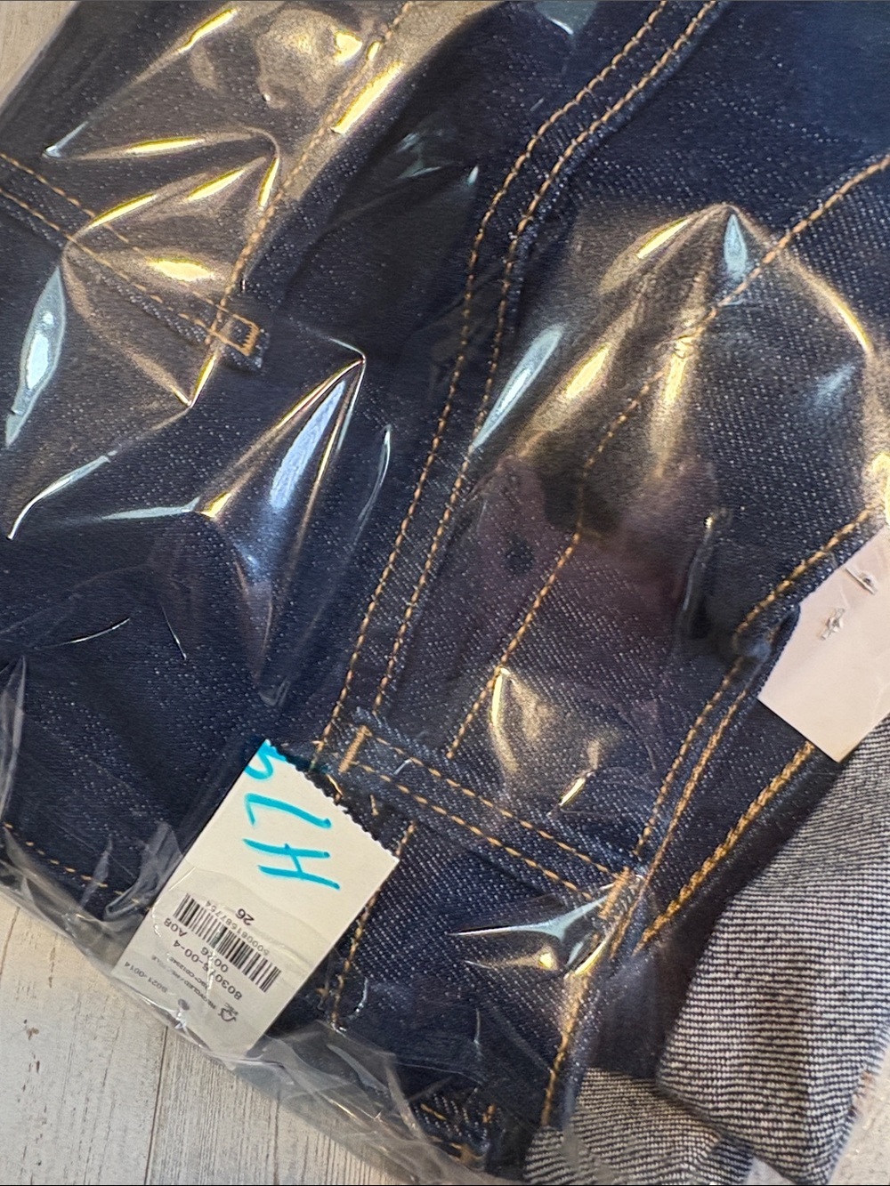 Old Navy Mid Rise Boyfriend Dark Blue Cuffed Denim Shorts Plus Size 26 NWT - Picture 11 of 11